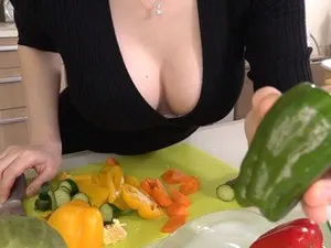 Mùa hè vui vẻ với những bà nội trợ hư hỏng