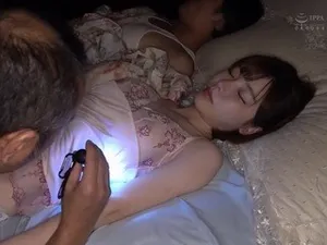 Em đĩ tướng dâm bị trai chịch tê lồn